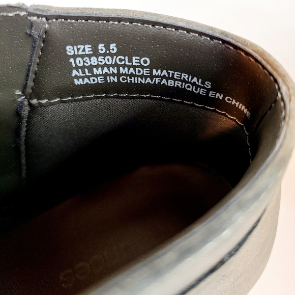 Maurices Metallic Gold Ankle Boots Zip Size 5.5 - Picture 8 of 9